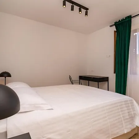 Trojanovic By Guide * Palje Brdo