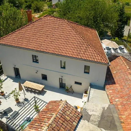 Trojanovic By Guide Βίλα