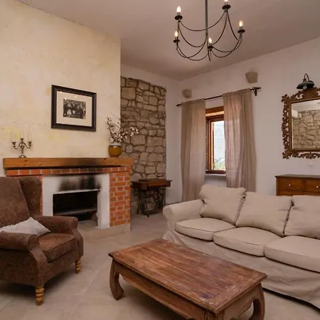 Trojanovic By Guide Βίλα